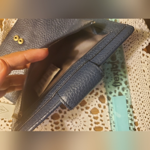 SOLD - Fossil Madison Clutch Wallet - Midnight Navy - Picture 9 of 12